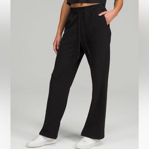 Lululemon Loungeful Straight Leg Pant
Full Length
